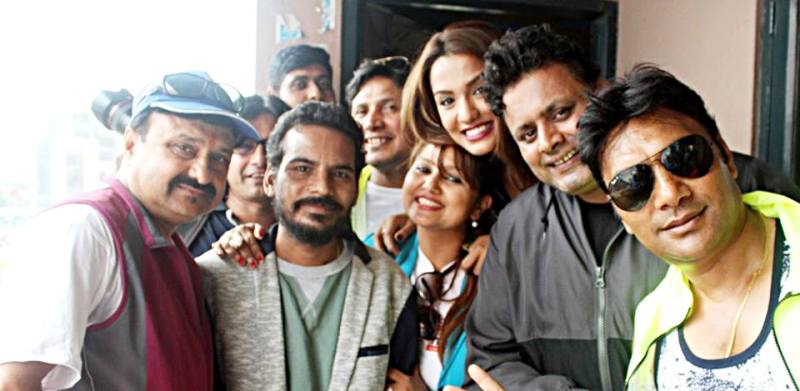भीडको माझमा छक्का–पञ्जाका कलाकार–माग्ने बूढा पनि आउंदा लहरै बेग्लै