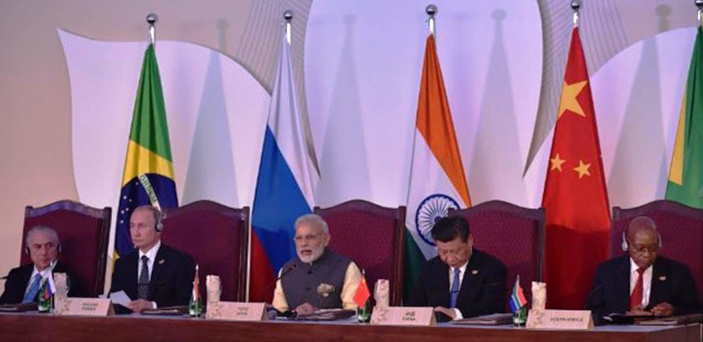 भारत, चीन, ब्राजिल, रुस र दक्षिण अफ्रिका सम्मिलित पाँच राष्ट्रको शनिवारवाट आयोजित ब्रिक्स सम्मेलन आइतवार १ सय ९ बुँदे गोवा घोषणापत्र जारी गर्दै संपन्न