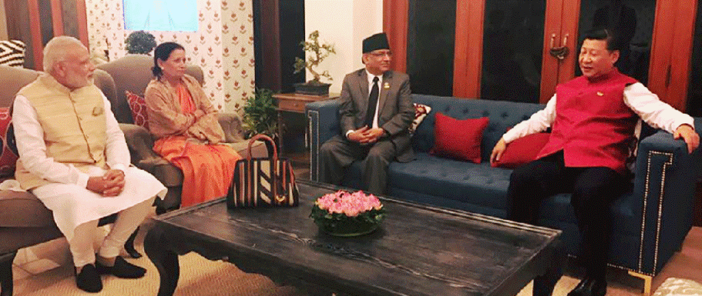 प्रधानमन्त्री दाहालको चीनिया राष्ट्रपति सी जिनपिङ्ग तथा भारतीय प्रधानमन्त्री नरेन्द्र मोदी वीच भएको त्रिपक्षीय भेट