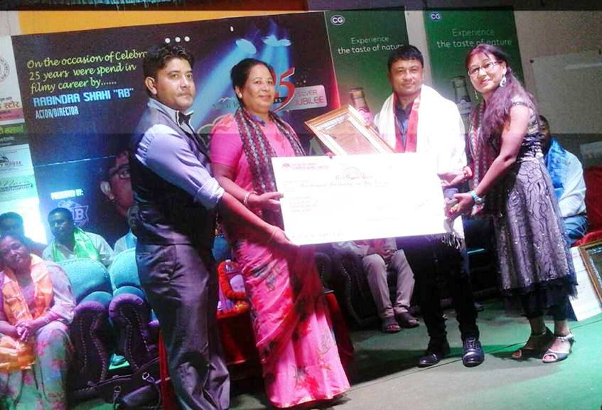 दुई दशकदेखि पत्रकारिताको माध्यमवाट कला क्षेत्रमा योगदान दिदैआएका भिजन संसारका समाचार सम्पादक श्याम स्मृतलाई विशेष पत्रकारिता सम्मान