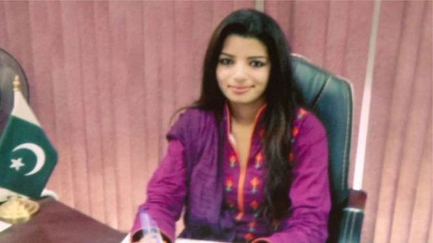 Pakistani Lady Journalist